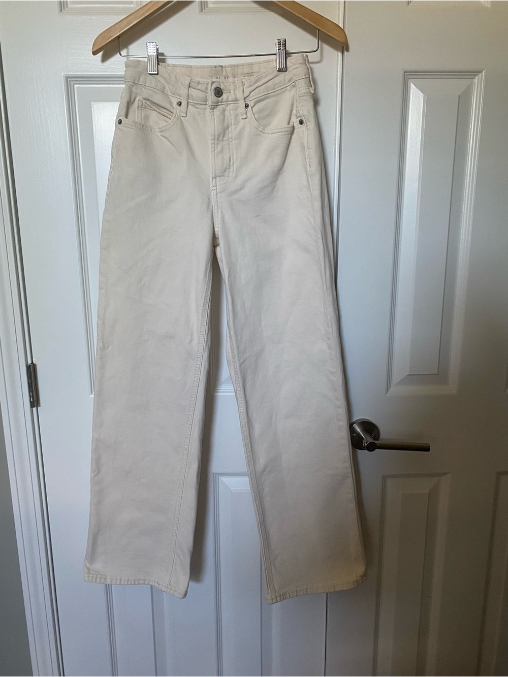 Old Navy Extra High Rise Sky-Hi Wide Leg cream/off-white jeans size 0